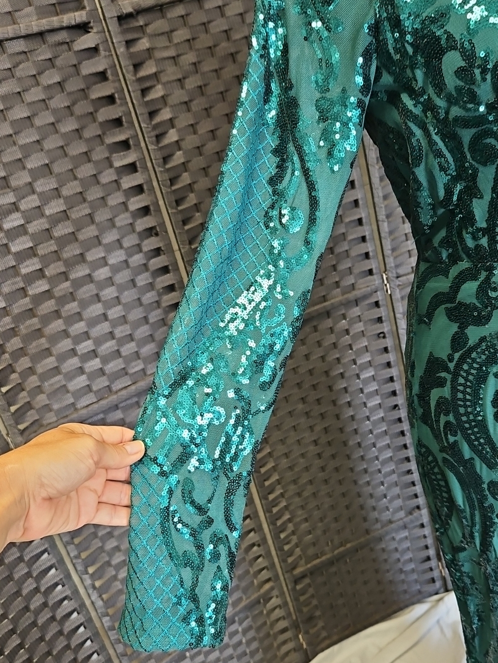 Size 10 emerald green off-shoulder long sleeve fitted sequin evening/prom gown - Picture 6 of 14